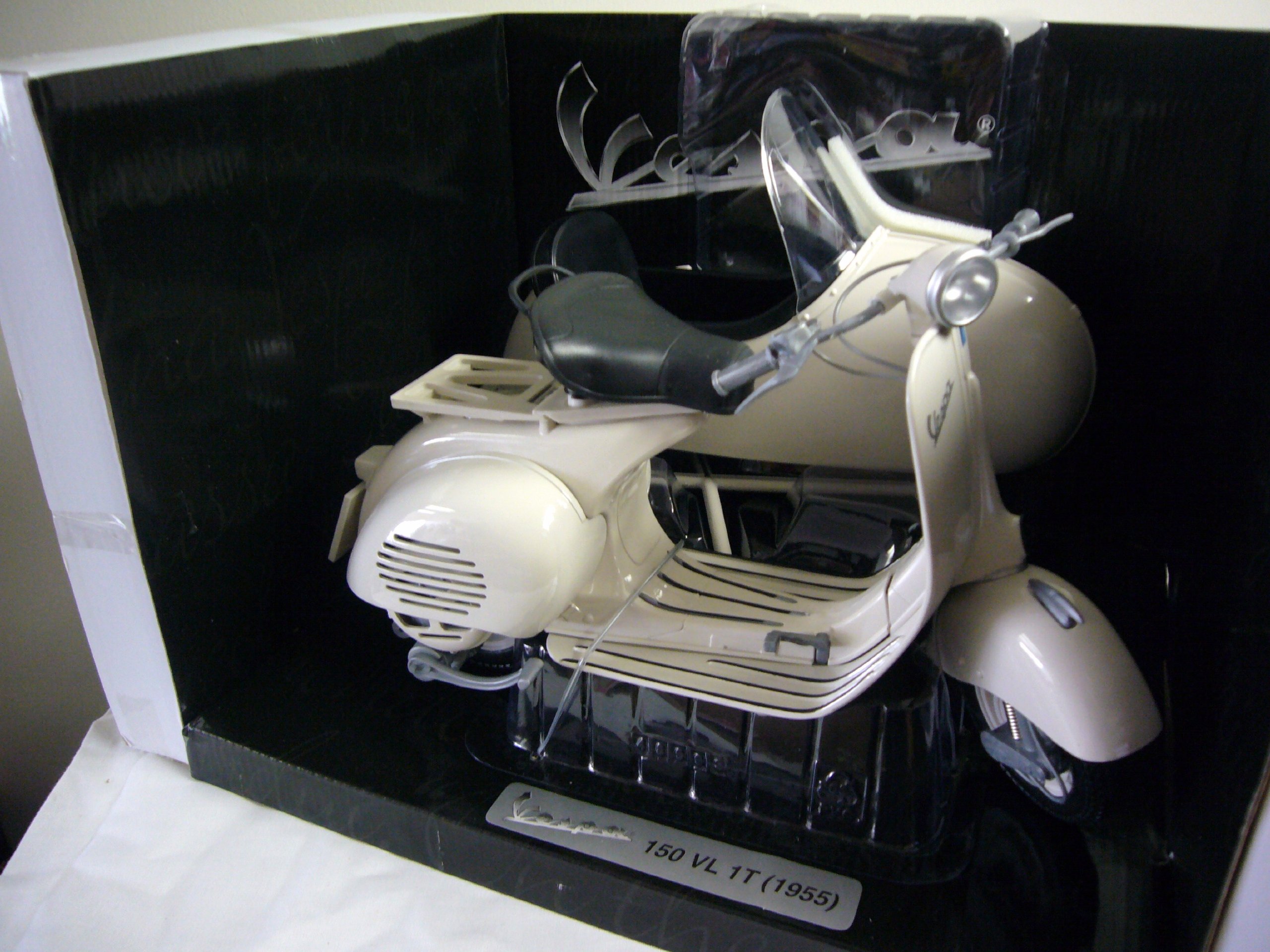 Model Vespa 150 VL1T with Sidecar, Beige, Model Scale 1:6 : Amazon